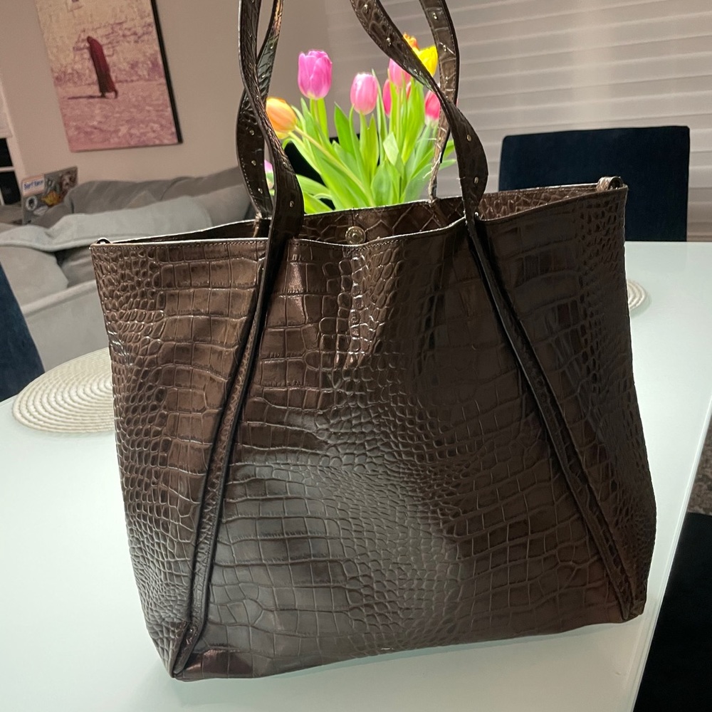 Crocodile pattern brown tote bag